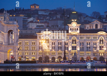 Piazza dell'Unita d'Italia et l'hôtel de ville, Trieste, Frioul-Vénétie Julienne, Italie, Italie supérieur Banque D'Images