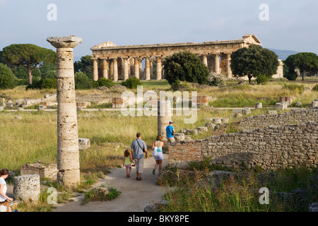 Temple d'Héra, dédié à Poséidon, UNESCO World Heritage Site, Paestum, Italie, Cilento Banque D'Images