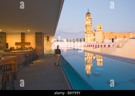 Le toit-terrasse de l'hôtel La Purificadora dispose d''une vue sur le Convento de San Francisco, Heroica Puebla de Zaragoza, également connu sous le nom de Banque D'Images