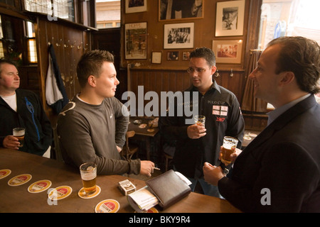 Les hommes, boire, Hoppe, Proeflokaal Hommes, boire de la bière, Hoppe, bruin Proeflokaal ou brown cafe, Spui, Amsterdam, Hollande, Netherla Banque D'Images