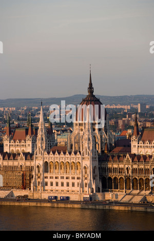 Le Parlement et le Danube, vue sur le Danube au Parlement, Pest, Budapest, Hongrie Banque D'Images