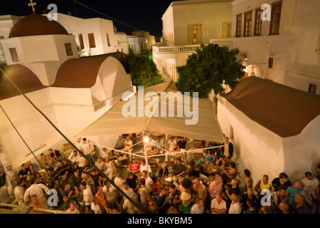 Vue de place en face de Pierro's Bar et discothèque, un célèbre club Mykonos-Town, parodie, Mykonos, Grèce Banque D'Images