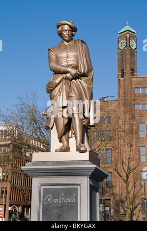 Statue sculpture peintre Rembrandt Rijn Hollandais Hollande Pays-bas Rembrandtplein Banque D'Images