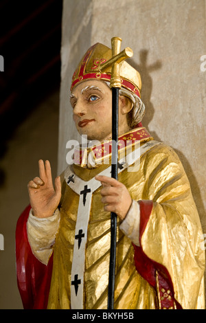 Icône peinte de saint Thomas A'Becket, Archevêque de Canterbury, à l'Église, Erpingham Norfolk, Angleterre, Royaume-Uni. Banque D'Images