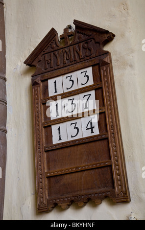 Les numéros de chant affichée à l'Office de l'église Saint-Laurent Ingworth, Norfolk, Angleterre, Royaume-Uni. Banque D'Images