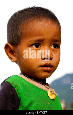 Hill tribe boy près de Luang Prabang, Laos Banque D'Images