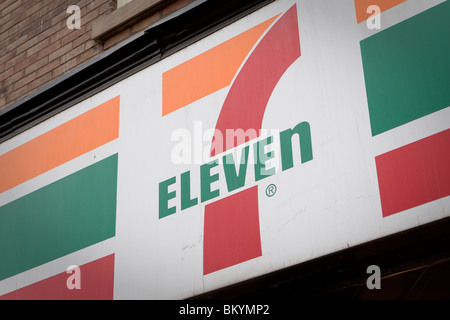 7-Eleven Store est représenté à Toronto Banque D'Images