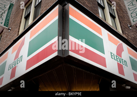 7-Eleven Store est représenté à Toronto Banque D'Images