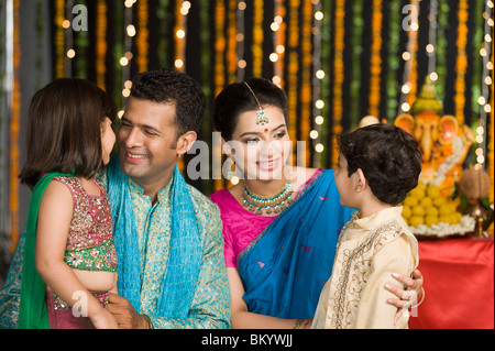 Family celebrating Diwali Banque D'Images