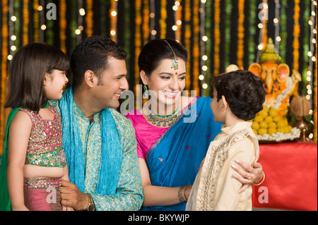 Family celebrating Diwali Banque D'Images