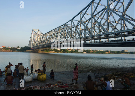 Pont sur la rivière,Howrah Bridge,la rivière Hooghly, Calcutta, Bengale occidental, Inde Banque D'Images