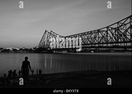 Pont sur la rivière,Howrah Bridge,la rivière Hooghly, Calcutta, Bengale occidental, Inde Banque D'Images