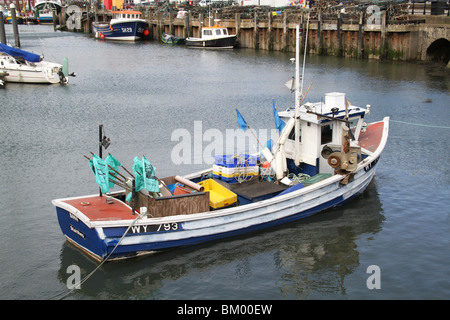 La pêche au homard et crabe coble à Bridlington Harbour sur la côte est du Yorkshire. Banque D'Images