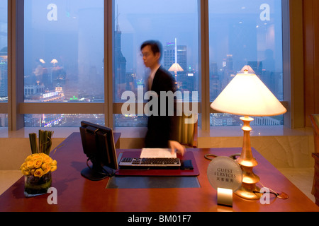 JW Marriott Hotel Shanghai, hôtel cinq étoiles, Nanjing West Road, dans le 38e étage, ouvert 2003, hotel de luxe, d'Accueil, visiteur, Banque D'Images