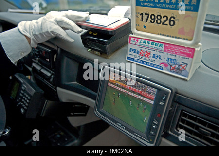 Shanghai Taxi, payer avec l'argent en plastique, de reçu, carte de paiement électronique, Banque D'Images