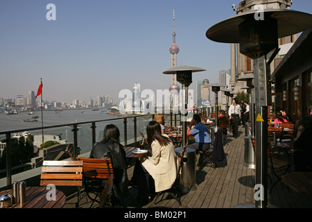 Trois sur le Bund, toit terrasse, vue sur le Bund, Pudong, à de nouveaux sommets Banque D'Images