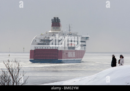 La Viking Line ferry Viking XPRS photographié à partir du Sveaborg fortification. Banque D'Images