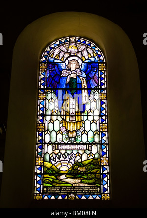 L'Archange Gabriel décrite dans le vitrail au 13e siècle église médiévale de St.Lawrence Canon Pyon Herefordshire Banque D'Images