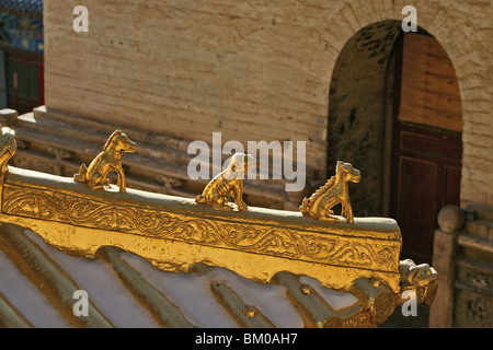 Toit du Palais en cuivre, en bronze, animal symbolique décoration, Xian Tong Temple, Monastère, Wutai Shan, 5 terrasse Mountai Banque D'Images