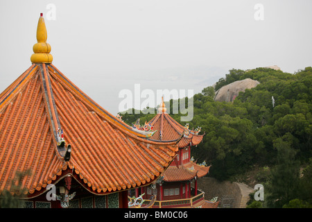 Toit d'un temple à Mazu, île Meizhou, province de Fujian, Chine, Asie Banque D'Images