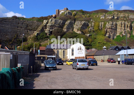 Parking dans la vieille ville de Hastings Banque D'Images