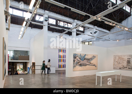 Les gens à ShanghART art gallery, Wensan Road, Shanghai, China, Asia Banque D'Images