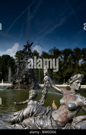 Fontaine en face du château d'Herrenchiemsee, Herrenchiemsee, Chiemsee, Chiemgau, Bavaria, Germany, Europe Banque D'Images