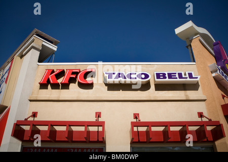 Un co-brander KFC et Taco Bell restaurant est vu à Toronto le 23 avril 2010. Banque D'Images