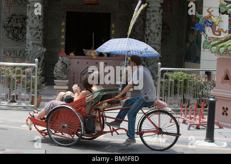 Les touristes en Rickshaw de Penang, George Town, Penang, Malaisie, Asie Banque D'Images