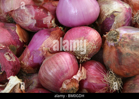 Oignons rouges dans un marché à Arequipa, Pérou Banque D'Images