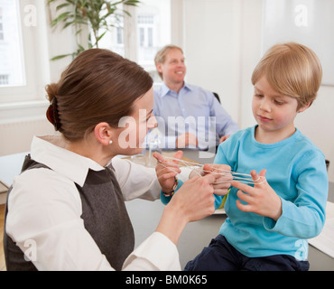 Young boy, jeu de chaîne Banque D'Images