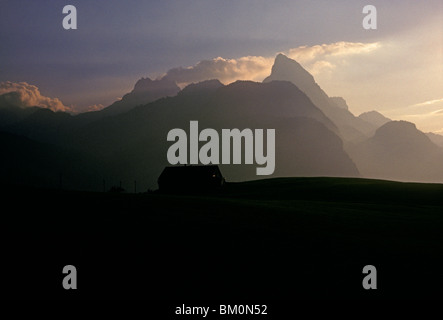 Paysage de montagne, Alpes Suisses, Oberland Bernois, près de la ville de Gstaad, Canton de Berne, Suisse, Europe Banque D'Images