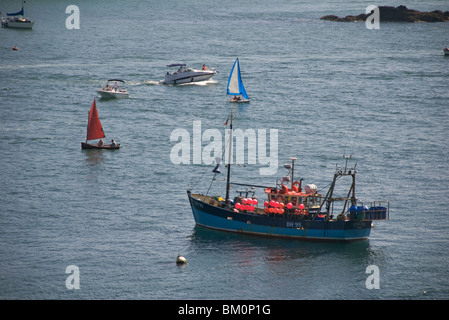 Bateau de pêche et de plaisance différents, Salcombe, Devon, UK Banque D'Images