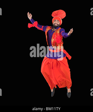 Le Bhangra danse folklorique traditionnelle du Pendjab en Inde du Nord Banque D'Images