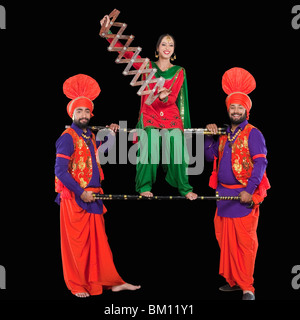 Le Bhangra danse folklorique traditionnelle du Pendjab en Inde du Nord Banque D'Images
