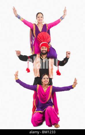 Le Bhangra danse folklorique traditionnelle du Pendjab en Inde du Nord Banque D'Images