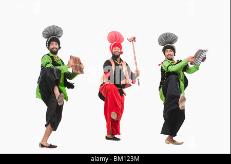 Le Bhangra danse folklorique traditionnelle du Pendjab en Inde du Nord Banque D'Images