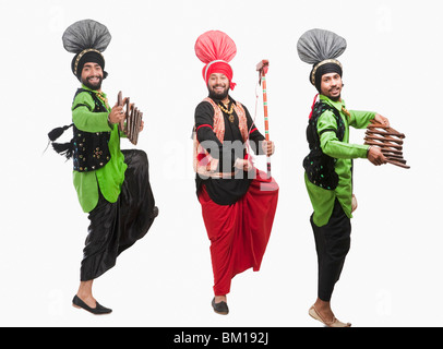 Le Bhangra danse folklorique traditionnelle du Pendjab en Inde du Nord Banque D'Images