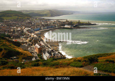 Et la Baie de Cardigan Aberystwyth du sommet de Constitution Hill Banque D'Images