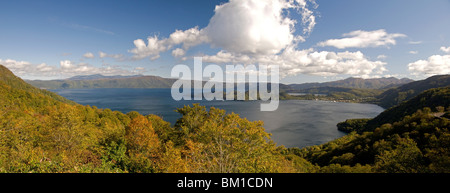 Towada-ko caldera lake, Aomori-ken, le nord de Honshu, Japon Banque D'Images