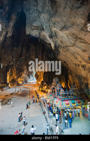 Temple Hindou de culte dans la caverne à Batu Caves, Kuala Lumpur, Malaisie, Asie du Sud, Asie Banque D'Images