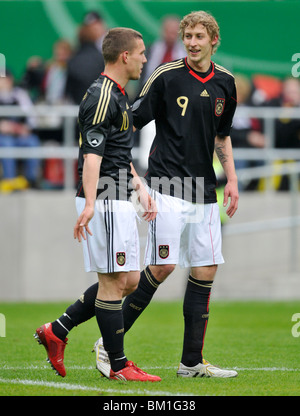 Joueurs de football national allemand Lukas Podolski (à gauche) et Stefan KIESSLING Banque D'Images