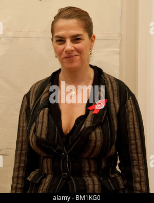 Tracey Emin se trouve en face de sa dernière installation à l'Académie Royale des Arts de Londres Banque D'Images