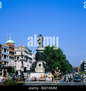 DANIEL O'CONNELL MONUMENT ET STREET DUBLIN IRLANDE Banque D'Images