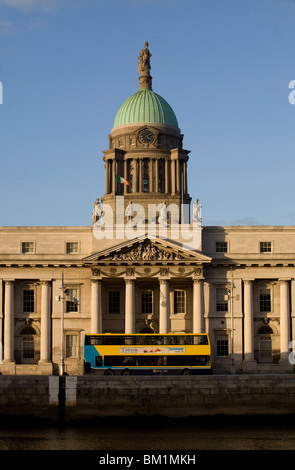 Custom House Quay, Dublin, République d'Irlande, Europe Banque D'Images