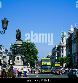 DANIEL O'CONNELL MONUMENT ET STREET DUBLIN IRLANDE Banque D'Images