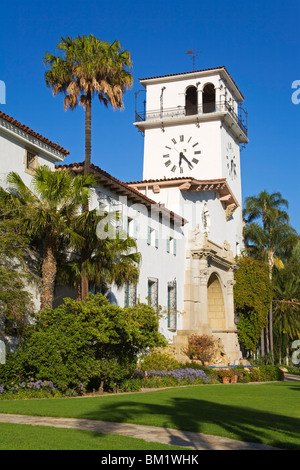 Tour de l'horloge, le palais de justice du comté de Santa Barbara, Santa Barbara, Californie, États-Unis d'Amérique, Amérique du Nord Banque D'Images