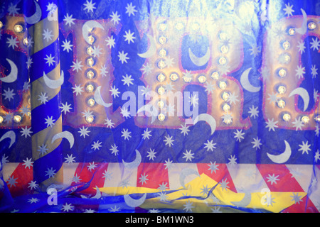 Concept de cirque avec l'équipement de loisirs métaphore clown still life Banque D'Images