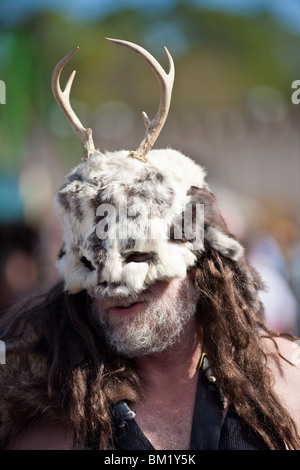 Gainesville FL - Jan 2009 - homme habillé en costume avec bois et de fourrure sur la tête à Hoggetowne Faire médiévale Banque D'Images