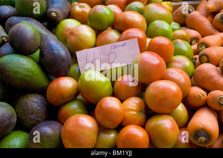 Les fruits et légumes au marché Mercado DOS Lavradores marché couvert pour les producteurs de produits de l'île de Madère Funchal Portugal Europe de l'UE Banque D'Images